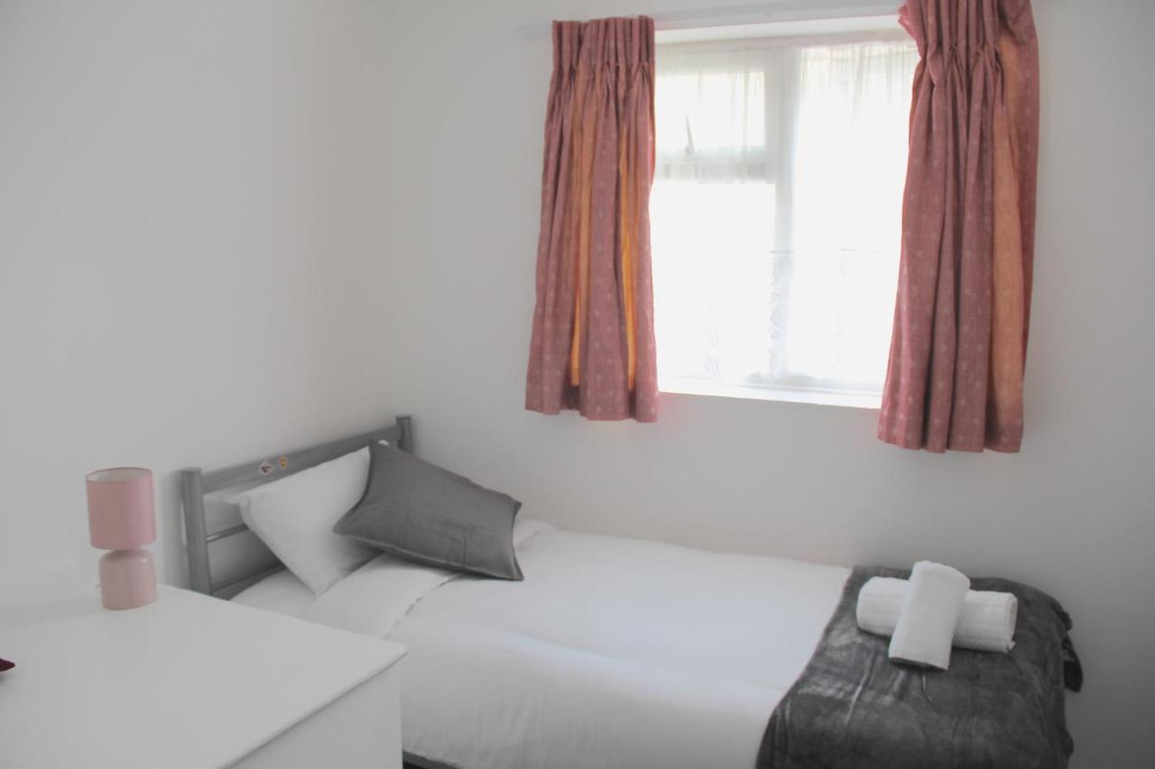 הוילה לונדון Coolfin House-Close To Excel, Contractors, Relocators, Paid Parking מראה חיצוני תמונה